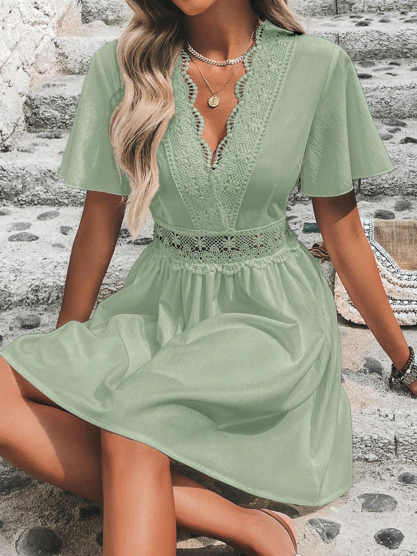 zielona mini sukienka v-neck koronka 