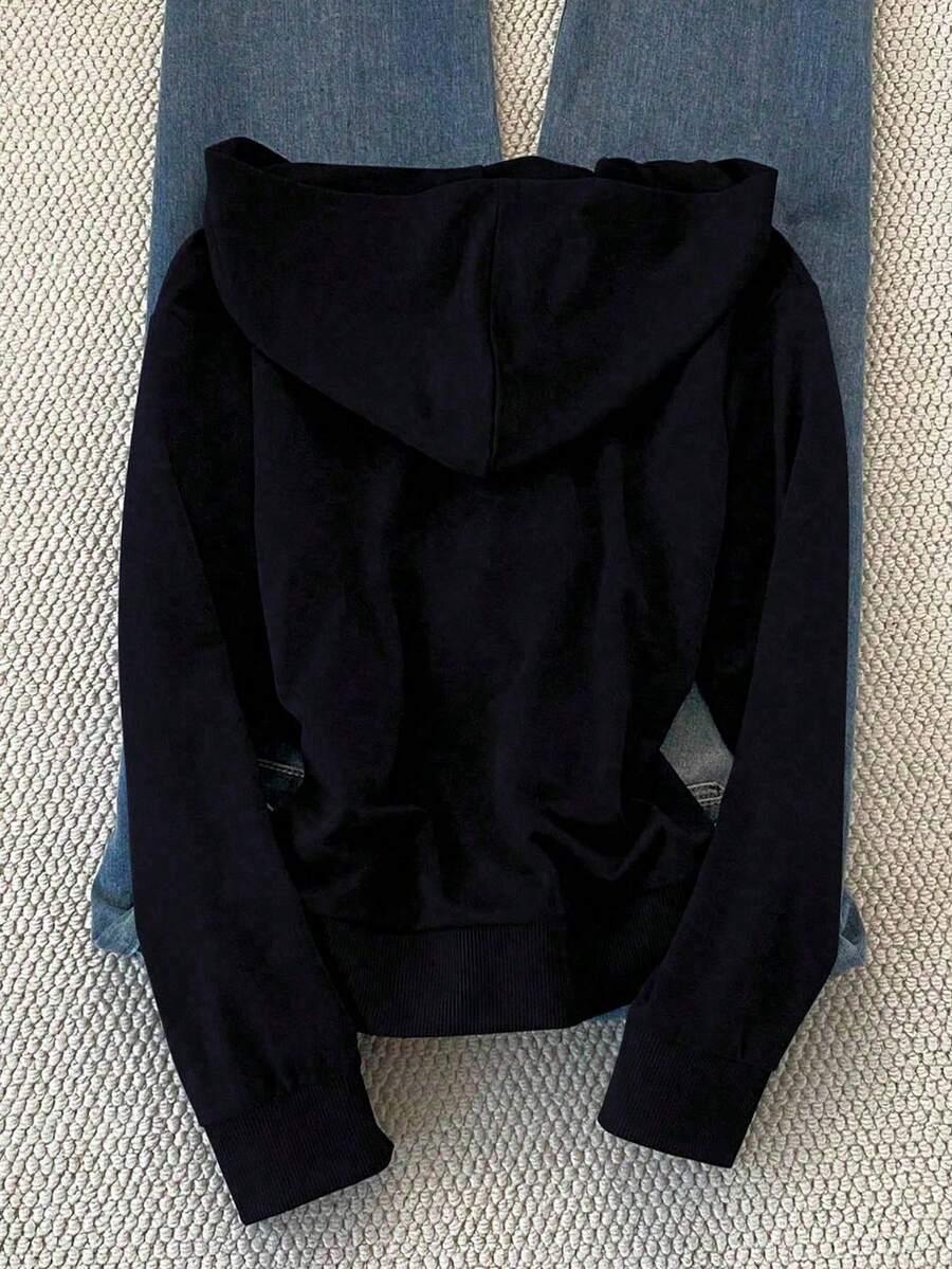 granatowa bluza z kapturem 