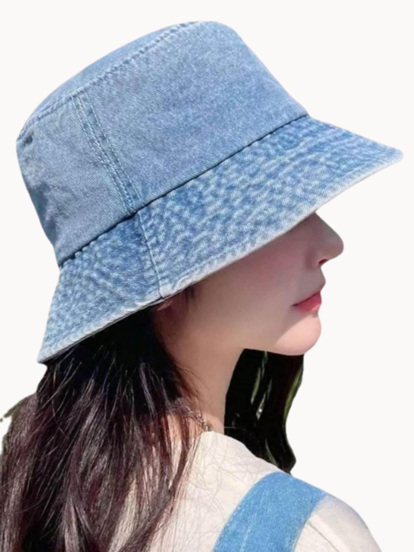 niebieska czapka bucket