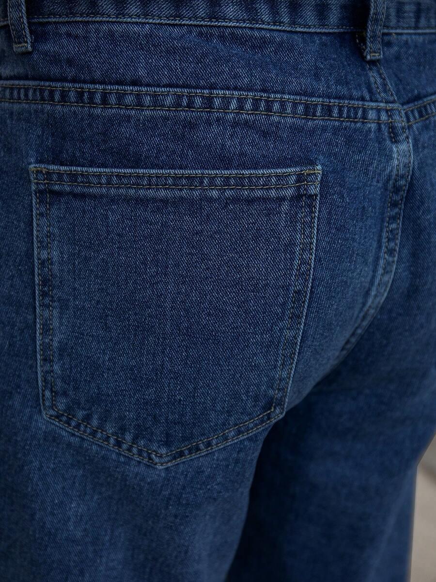 niebieskie spodnie jeans 