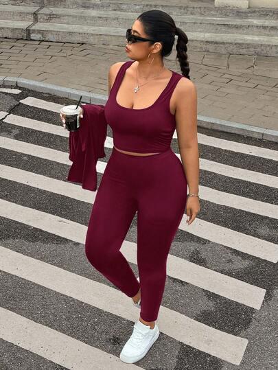 czerwony komplet top bluza legginsy