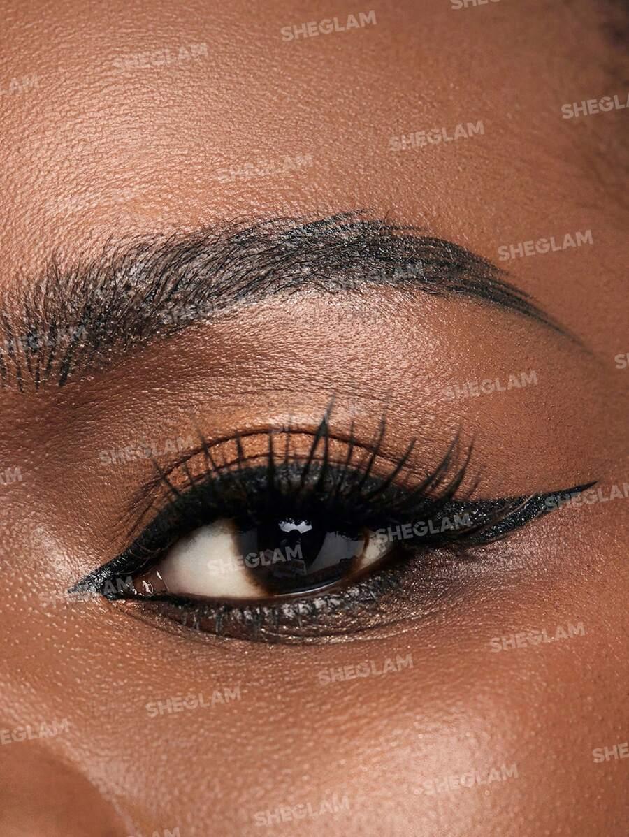 eyeliner w pisaku