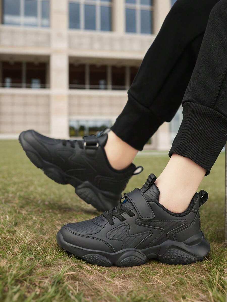 czarne buty sportowe