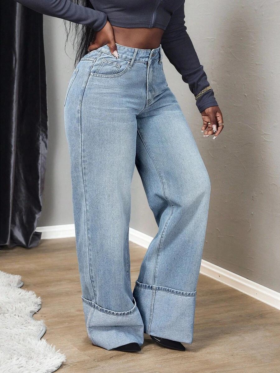 niebieskie spodnie jeans