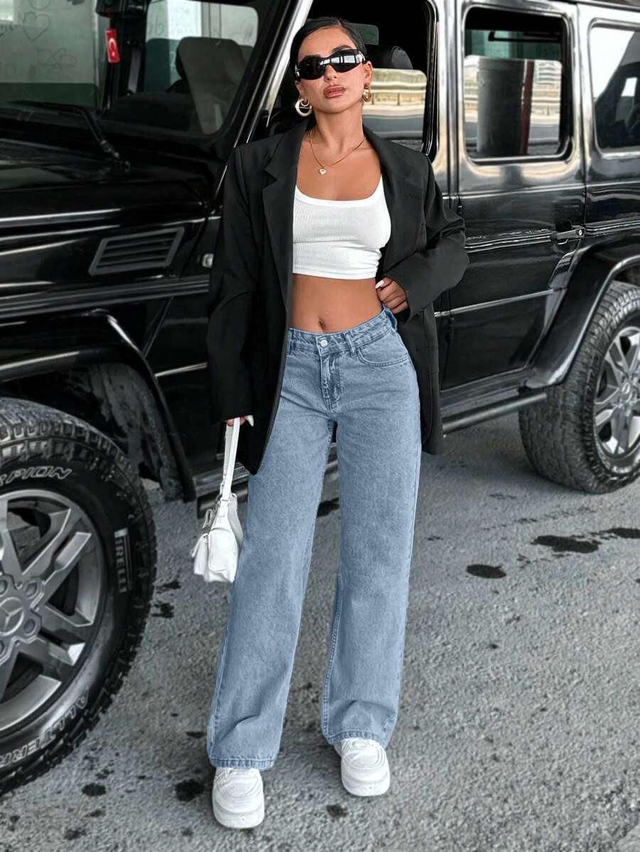 niebieskie spodnie jeansowe