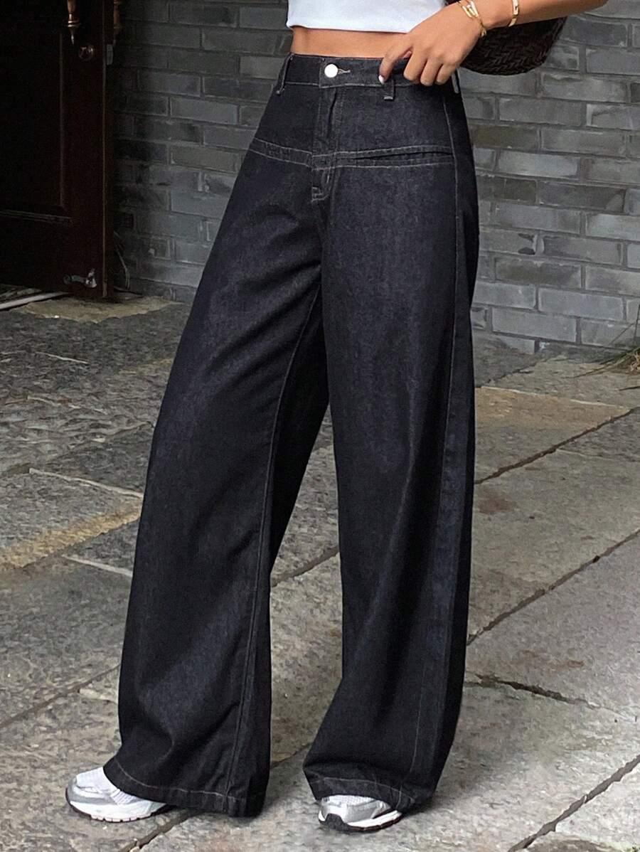 granatowe spodnie jeans