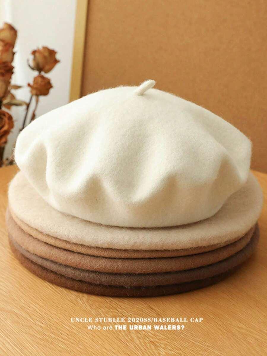 biały klasyczny beret