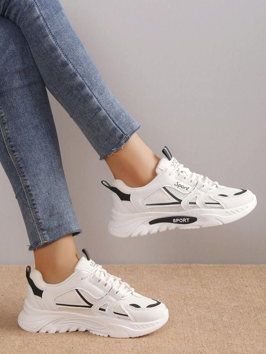 beżowe buty sportowe kontrast