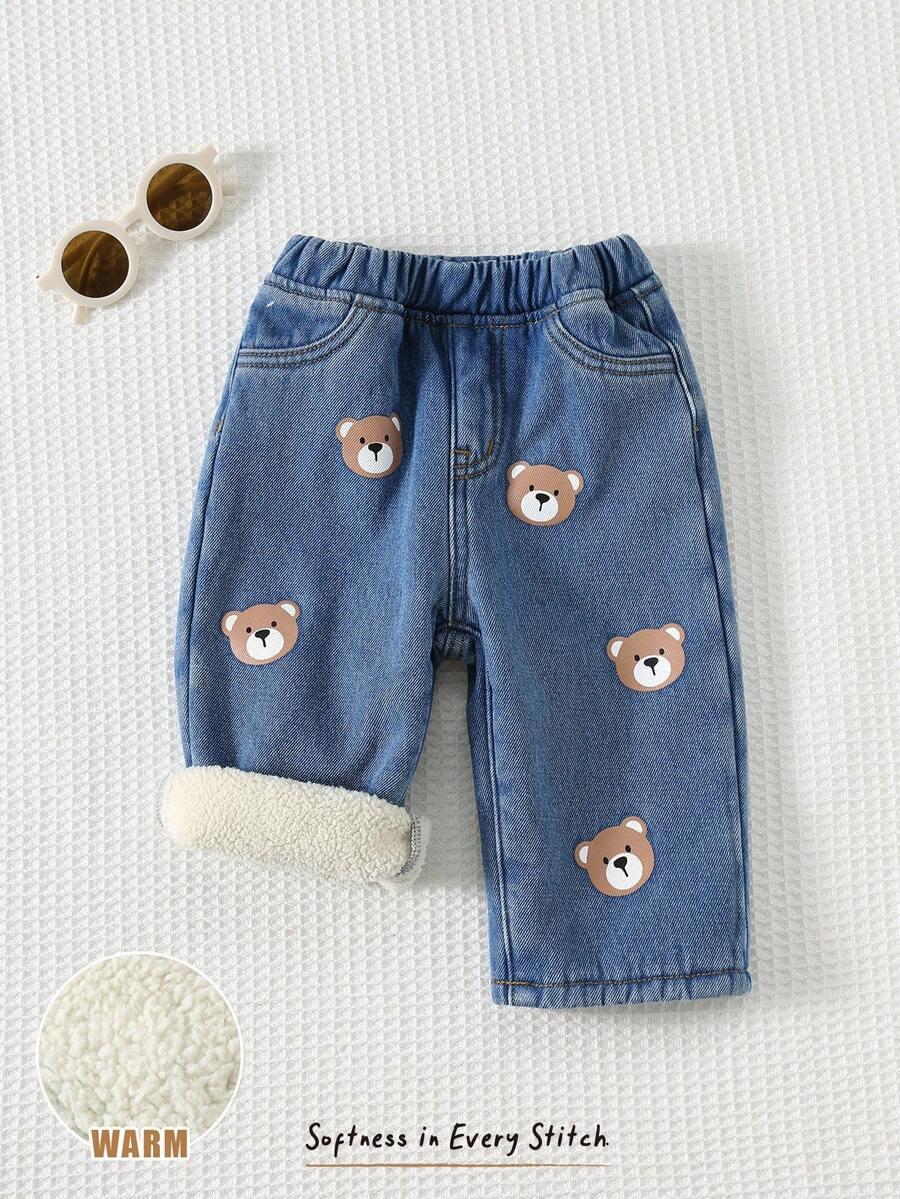 niebieskie spodnie jeans
