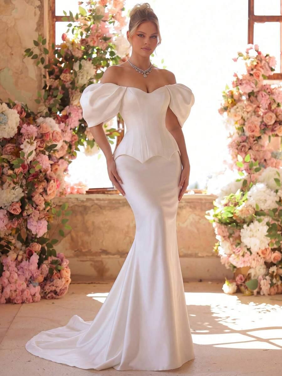 ELEGANCKA SUKIENKA Z ODKRYTYMI RAMIONAMI
