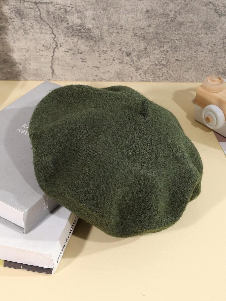 zielony klasyczny beret