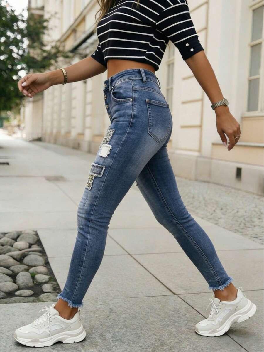 niebieskie spodnie jeans 