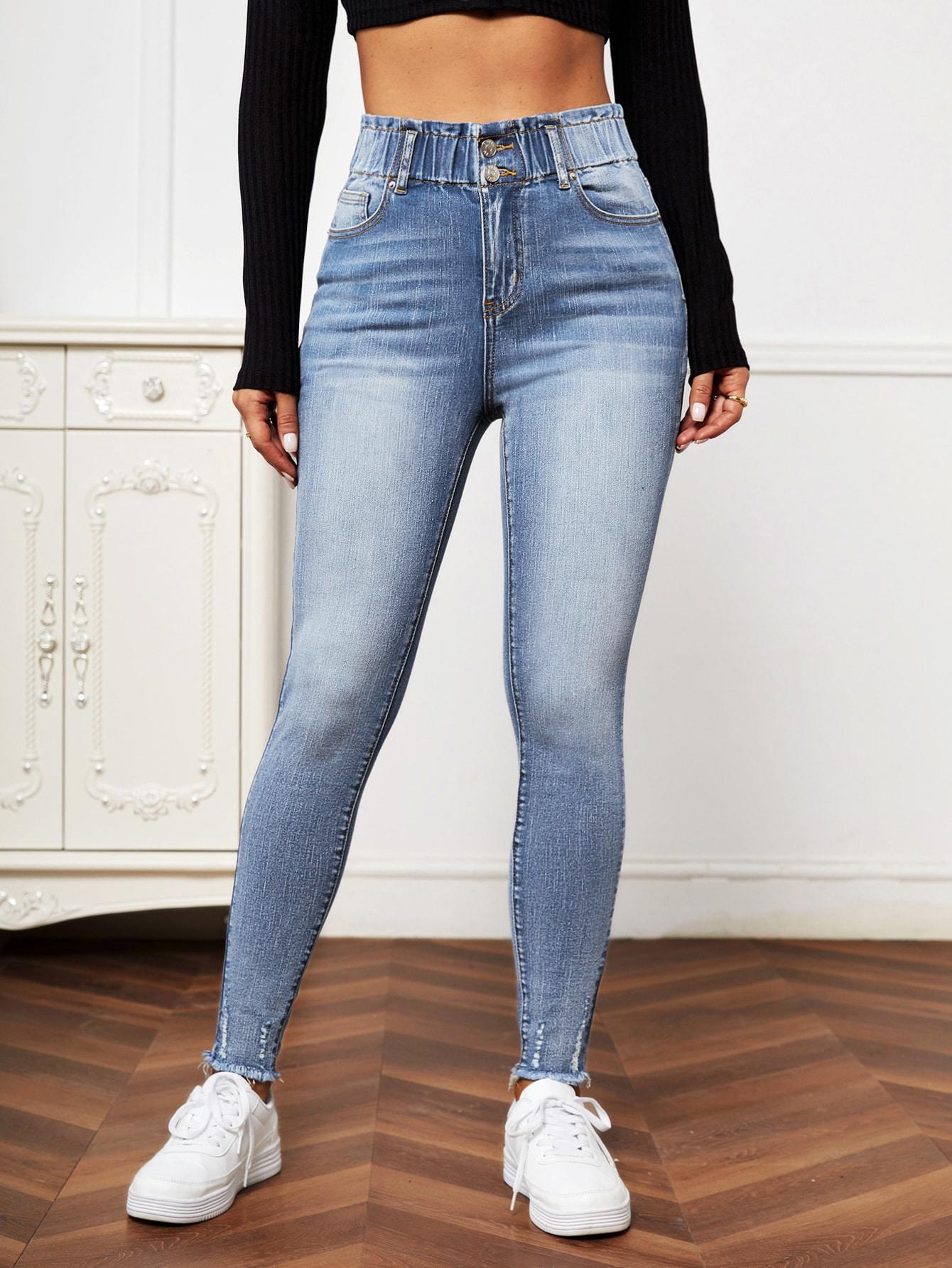 niebieskie spodnie jeans 