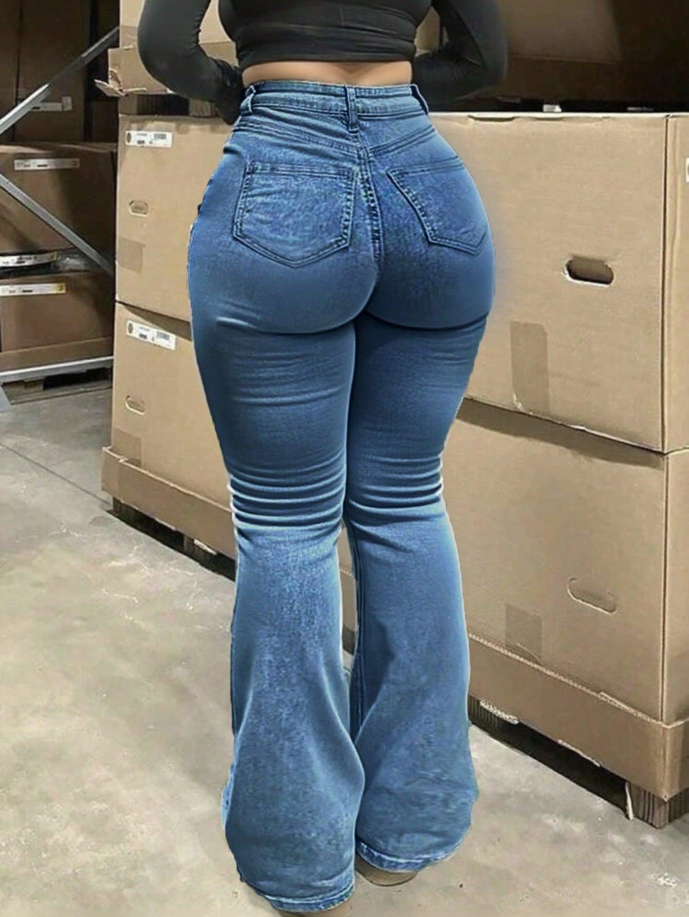 niebieskie spodnie jeans dzwony