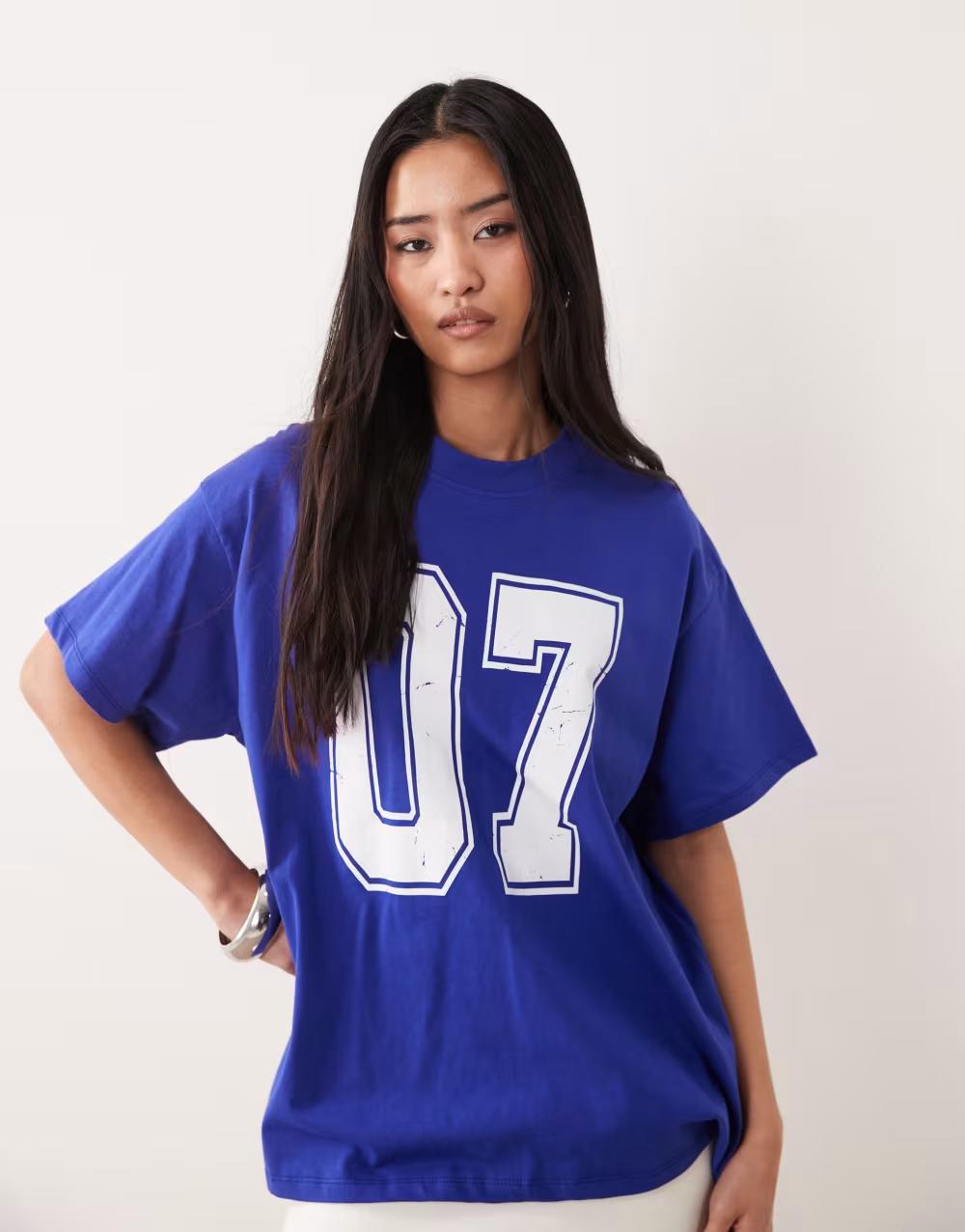 NIEBIESKI T-SHIRT OKRĄGŁY DEKOLT