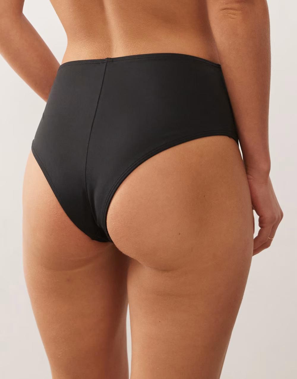 czarny dół od bikini