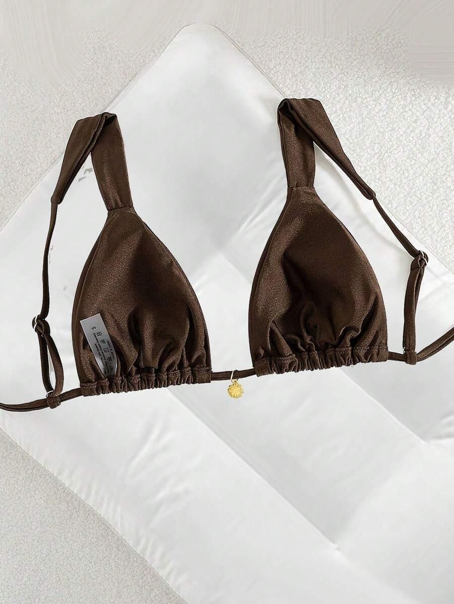 brązowa góra od bikini