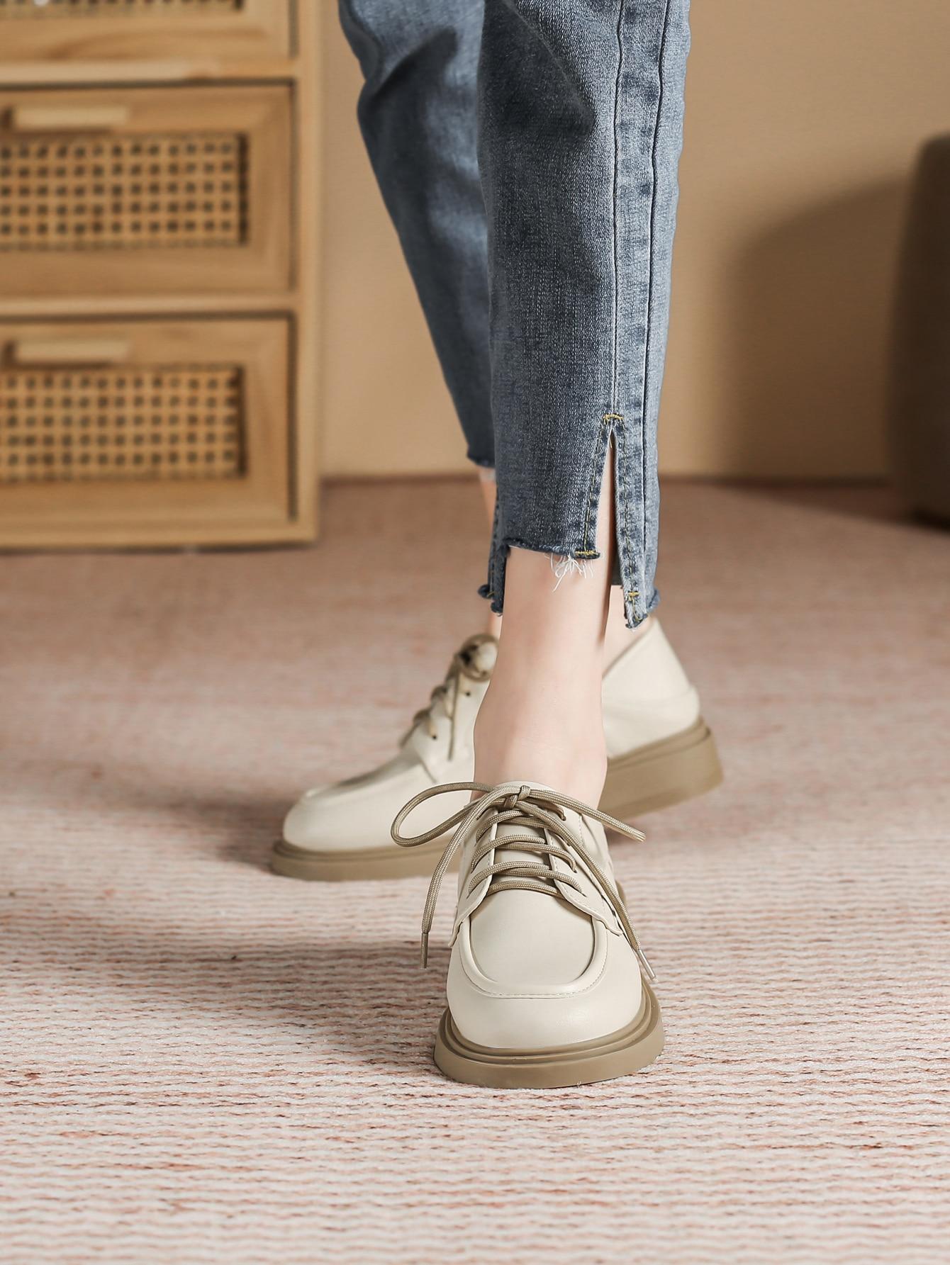 beżowe sznurowane buty