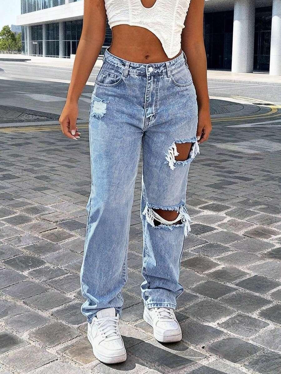 niebieskie spodnie jeans