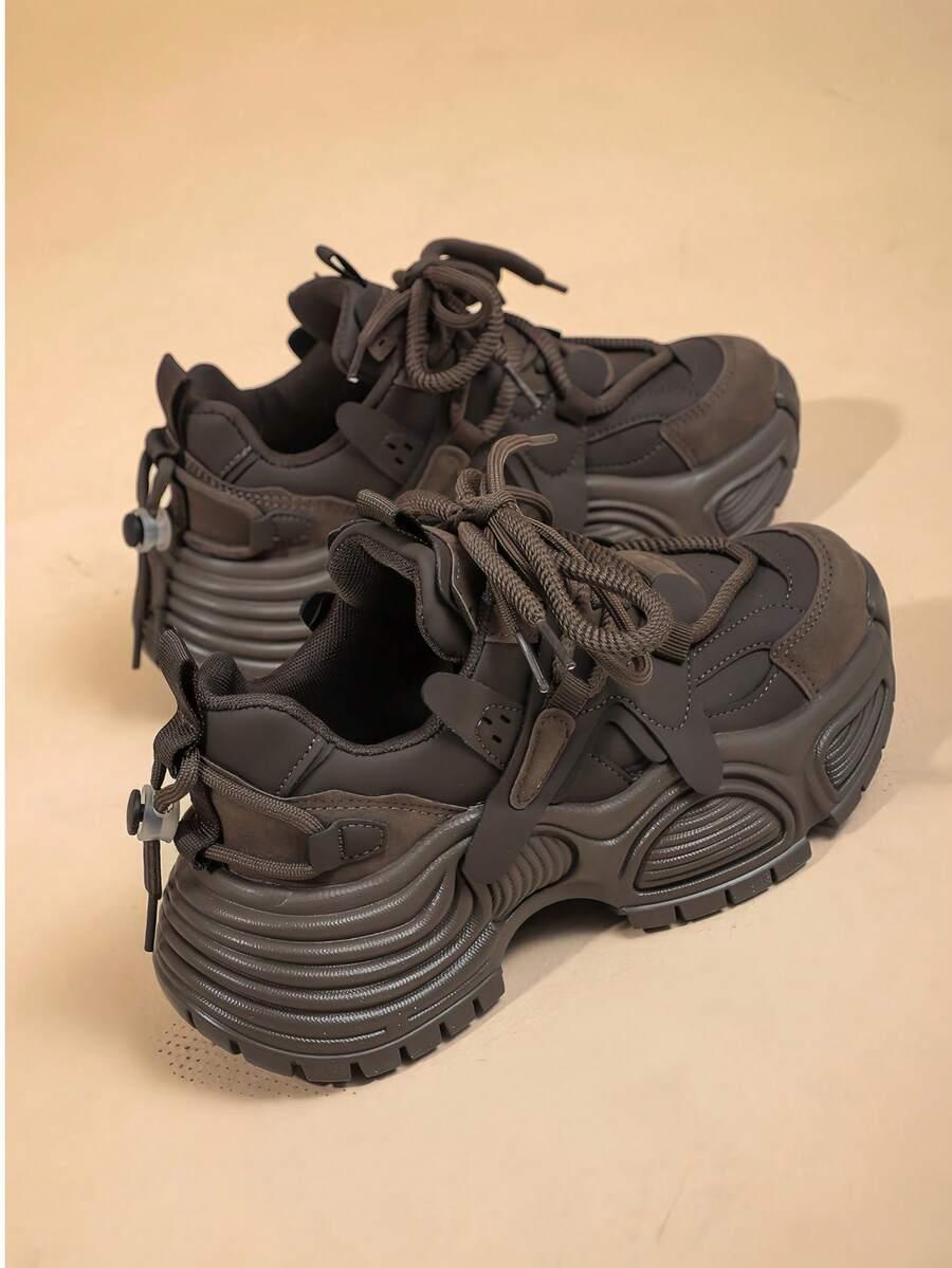 brązowe buty sportowe