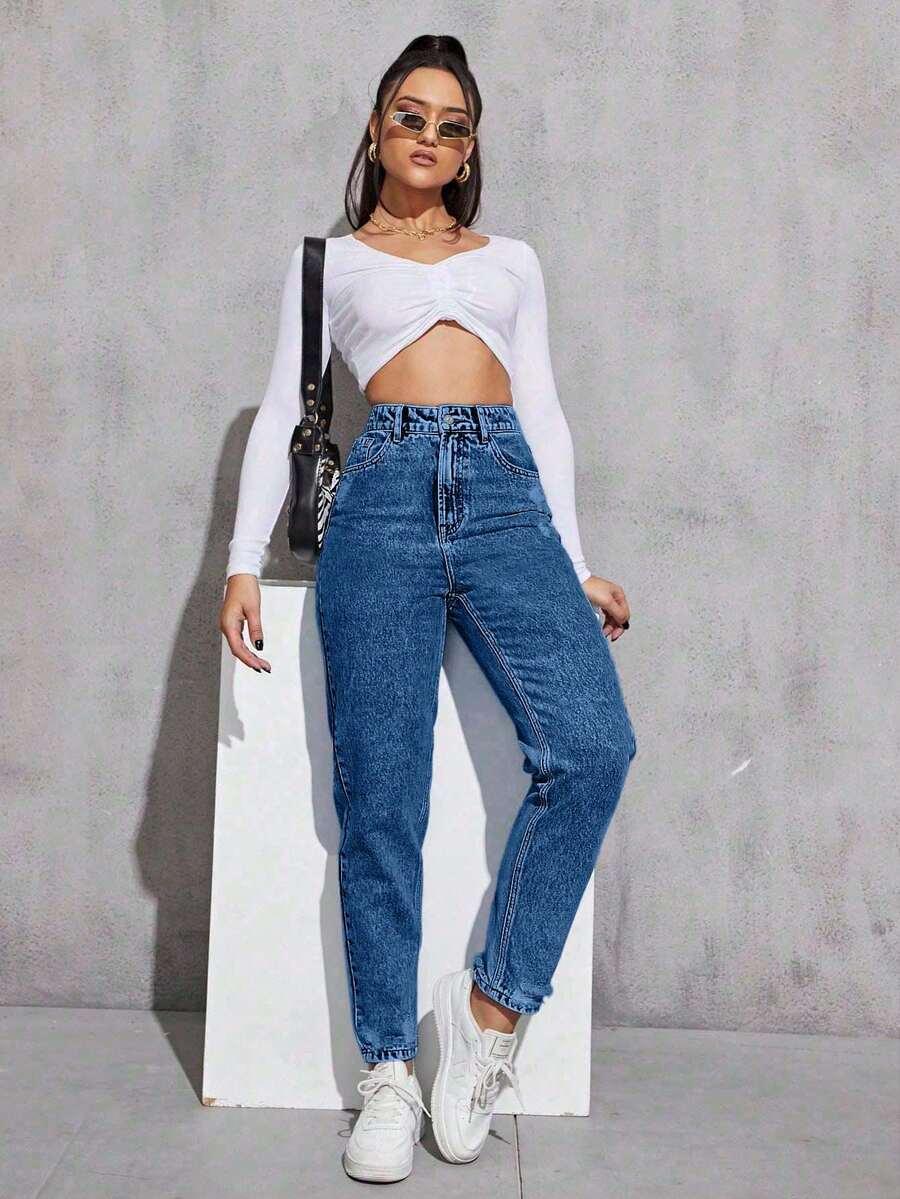niebieskie spodnie jeans
