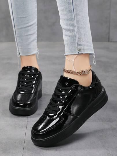 czarne buty sportowe