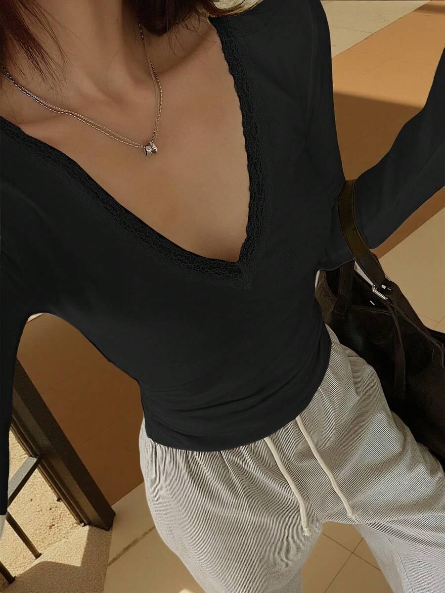 czarna bluzka v-neck koronka