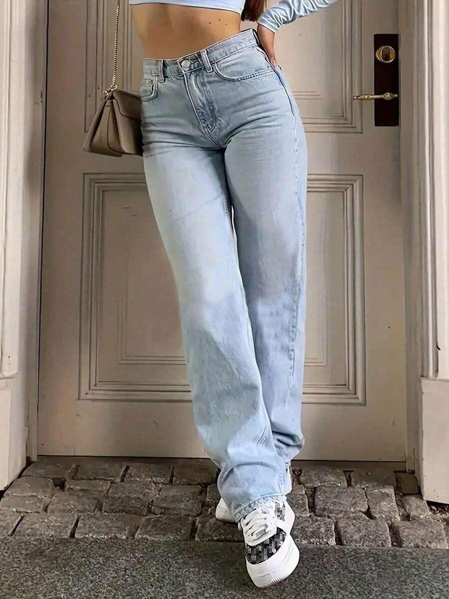 niebieskie spodnie jeans