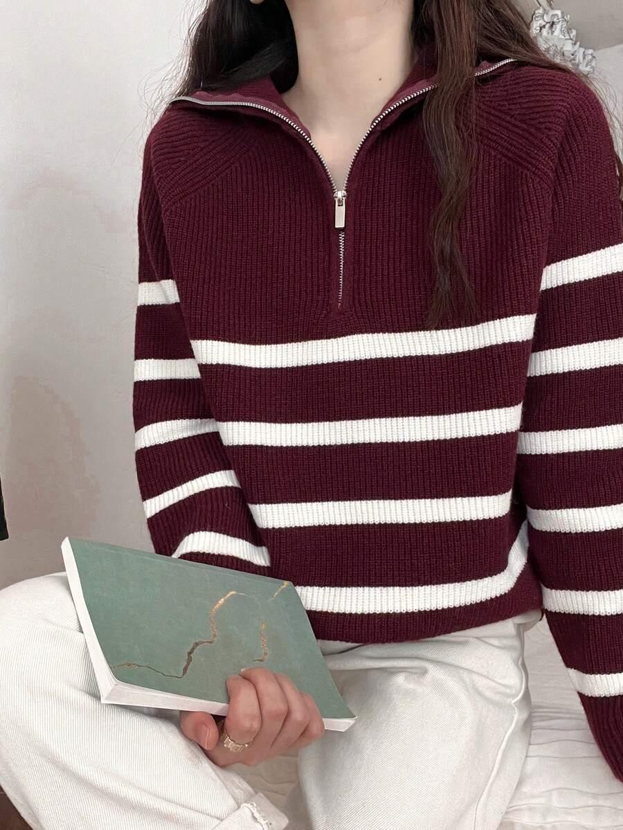 CZERWONY SWETER PASKI