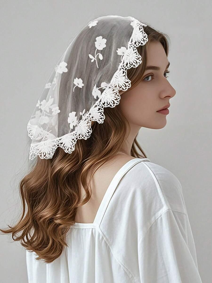 biała chusta koronka