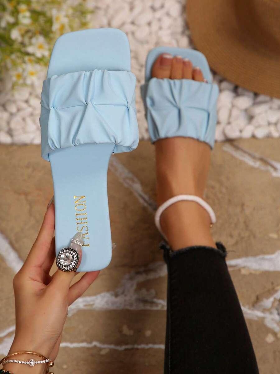 niebieskie klapki casual