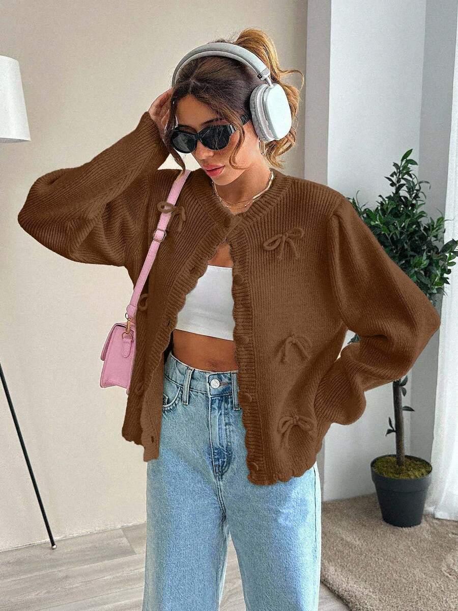rozpinany brązowy sweter kokardki