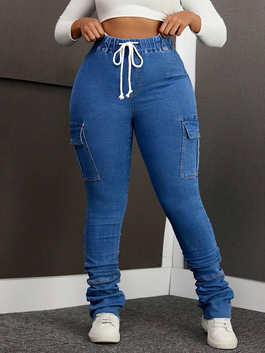 niebieskie spodnie jeansowe 