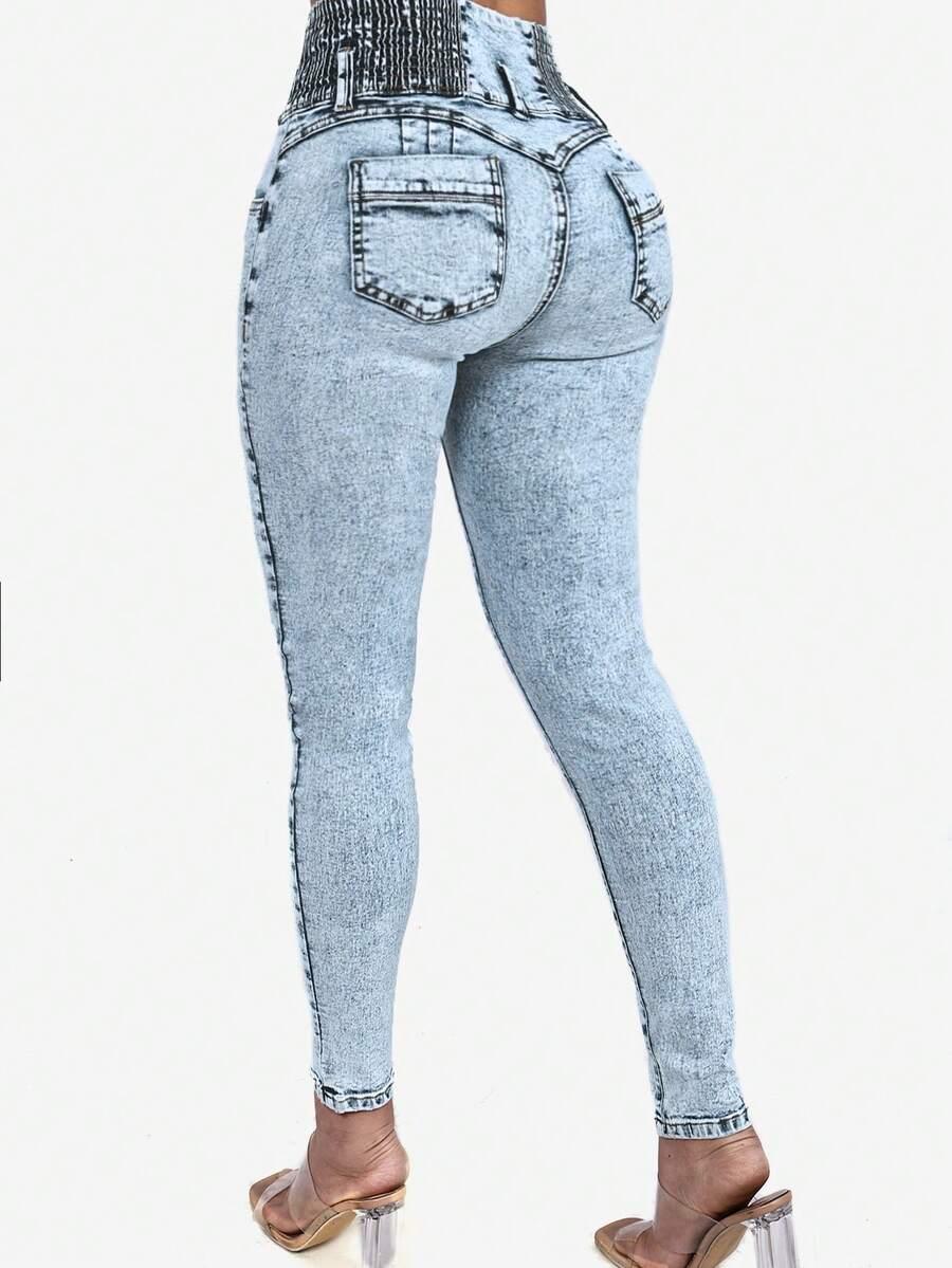 niebieskie spodnie jeans 