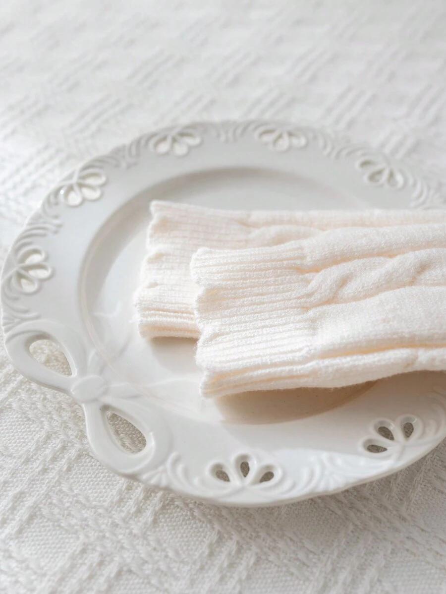 beżowy sweter guziki