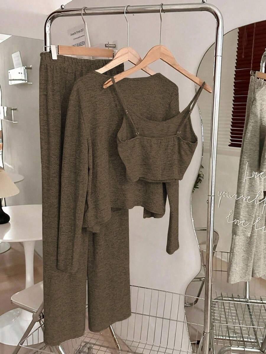 brązowy dzianinowy komplet spodnie sweter top