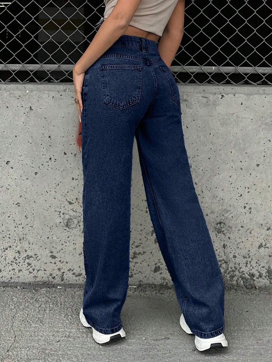 niebieskie spodnie jeans