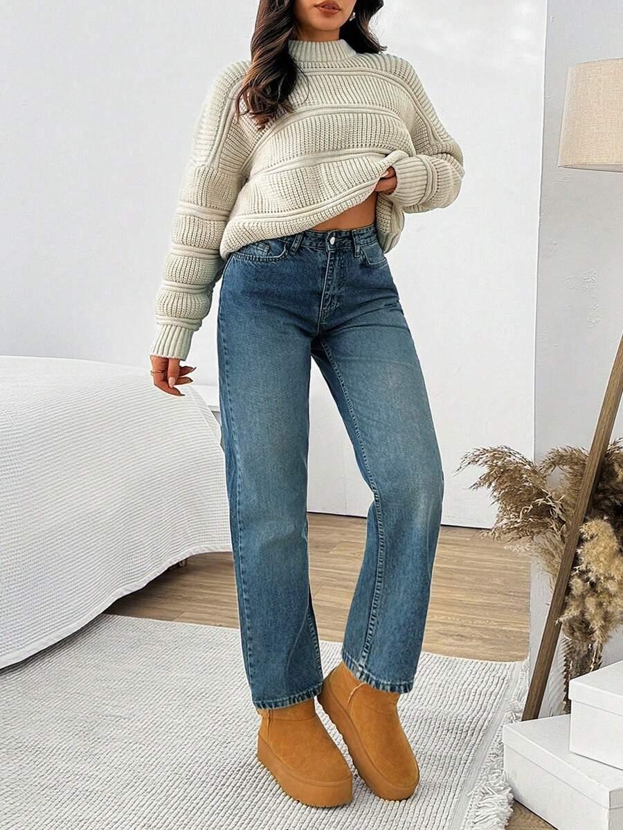 niebieskie spodnie jeans