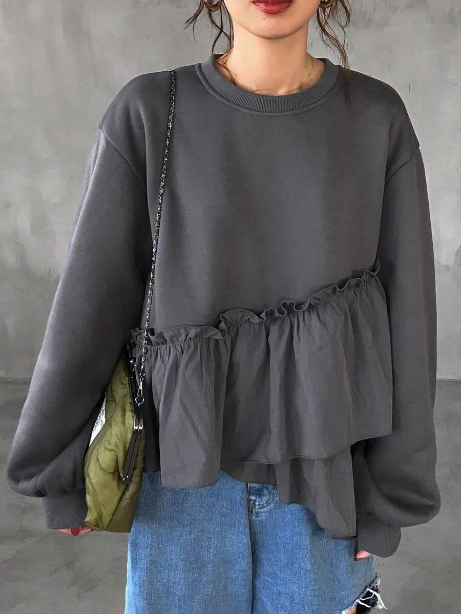 LUŹNA BLUZA Z FALBANAMI 