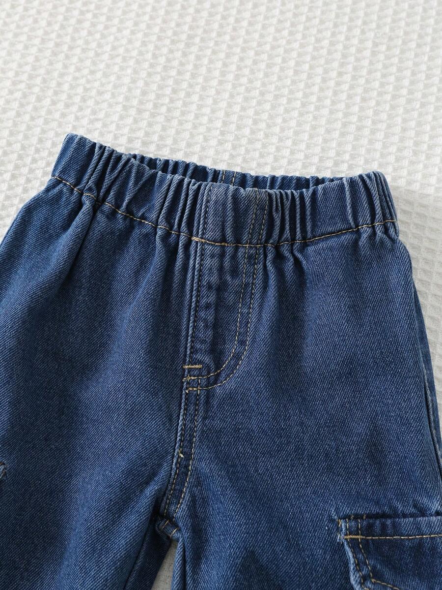 niebieskie spodnie jeans 