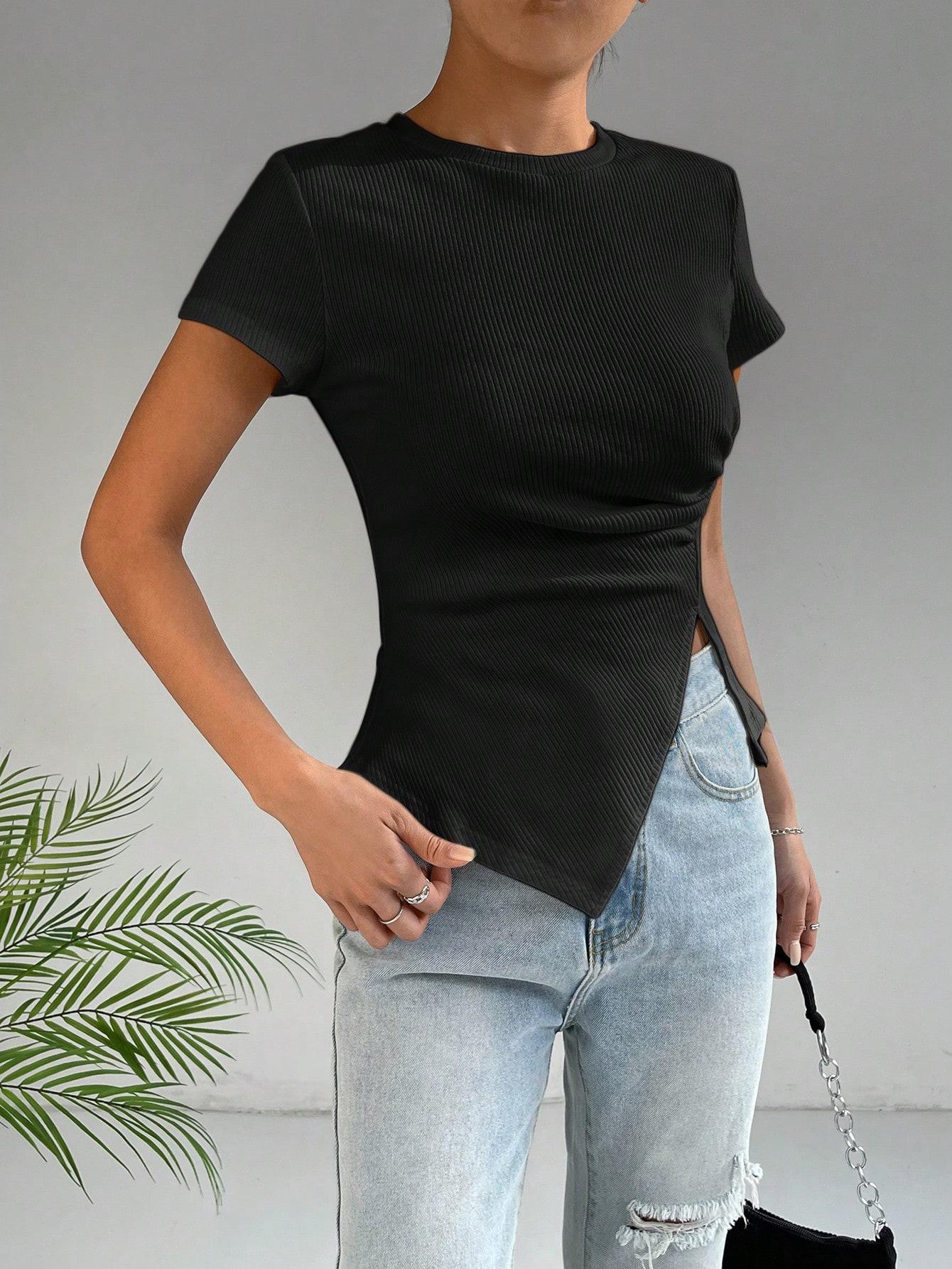 CZARNY PRĄŻKOWANY T-SHIRT 