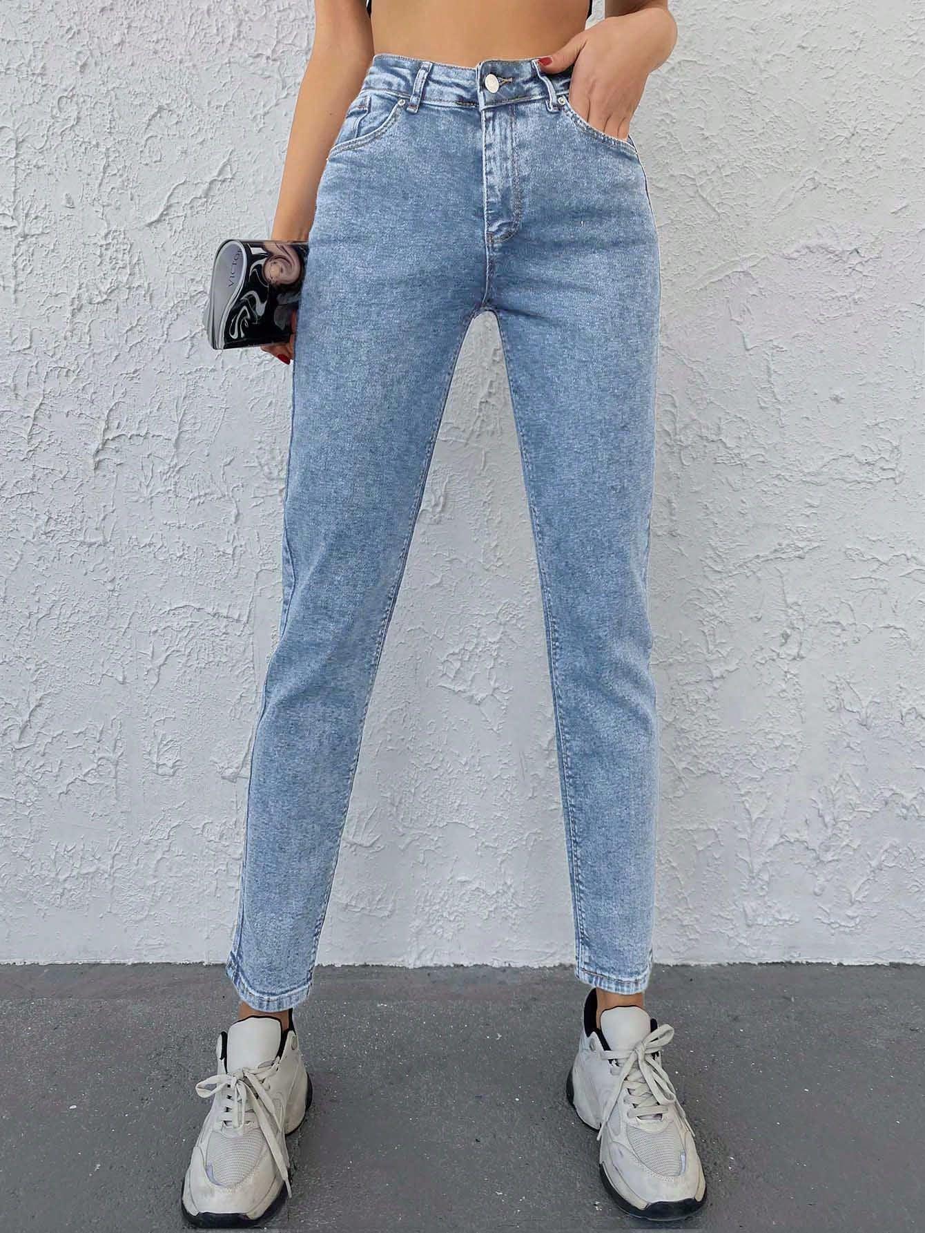 niebieskie spodnie jeans 