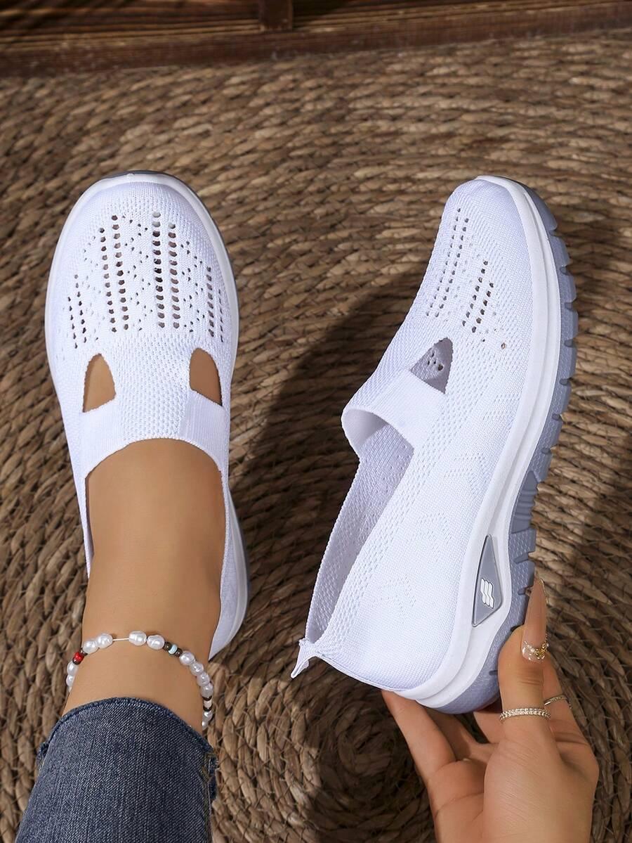białe siateczkowe buty sportowe