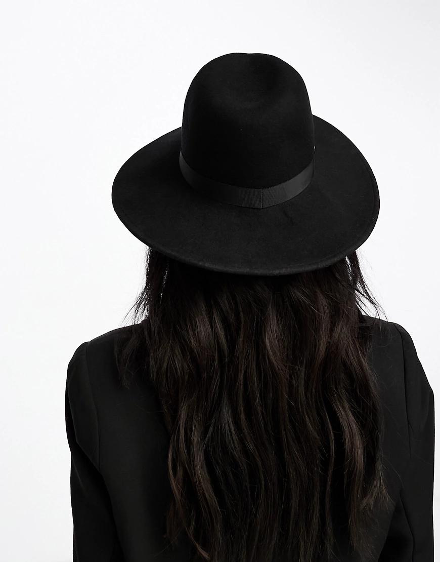 czarny wełniany kapelusz fedora