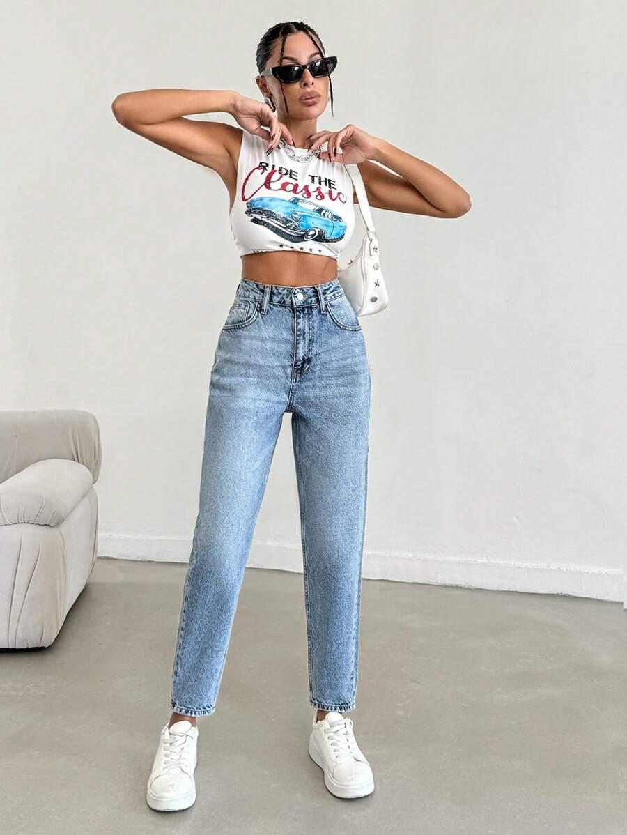 niebieskie spodnie jeans