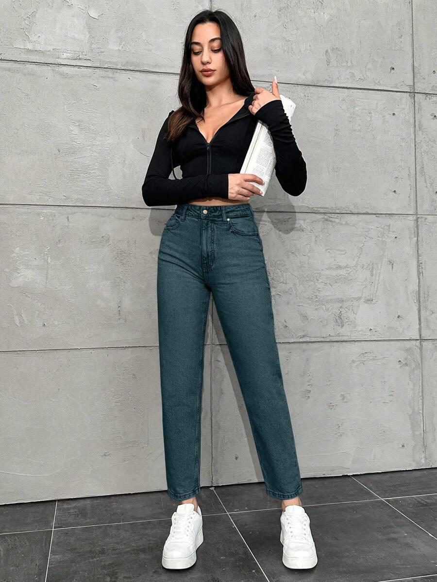 niebieskie spodnie jeans 