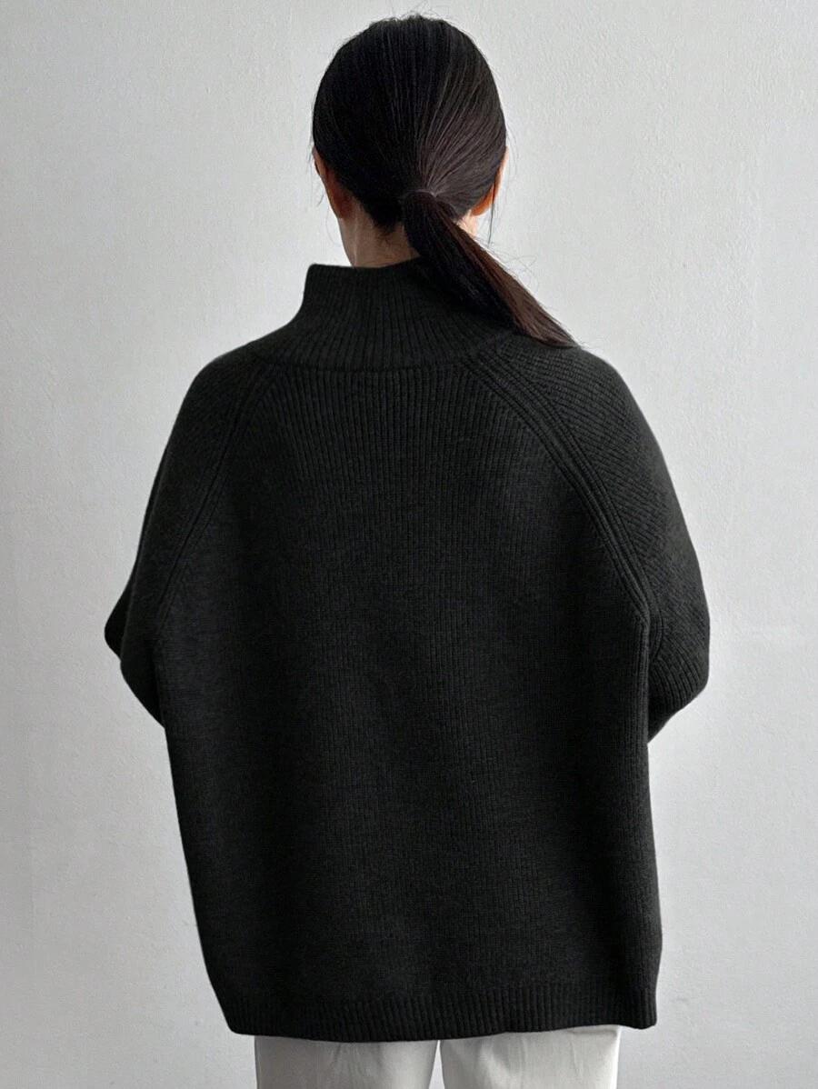 CZARNY SWETER ZAMEK