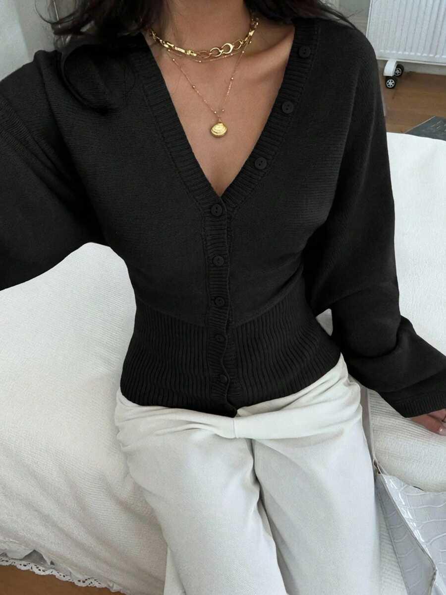 czarny sweter guziki