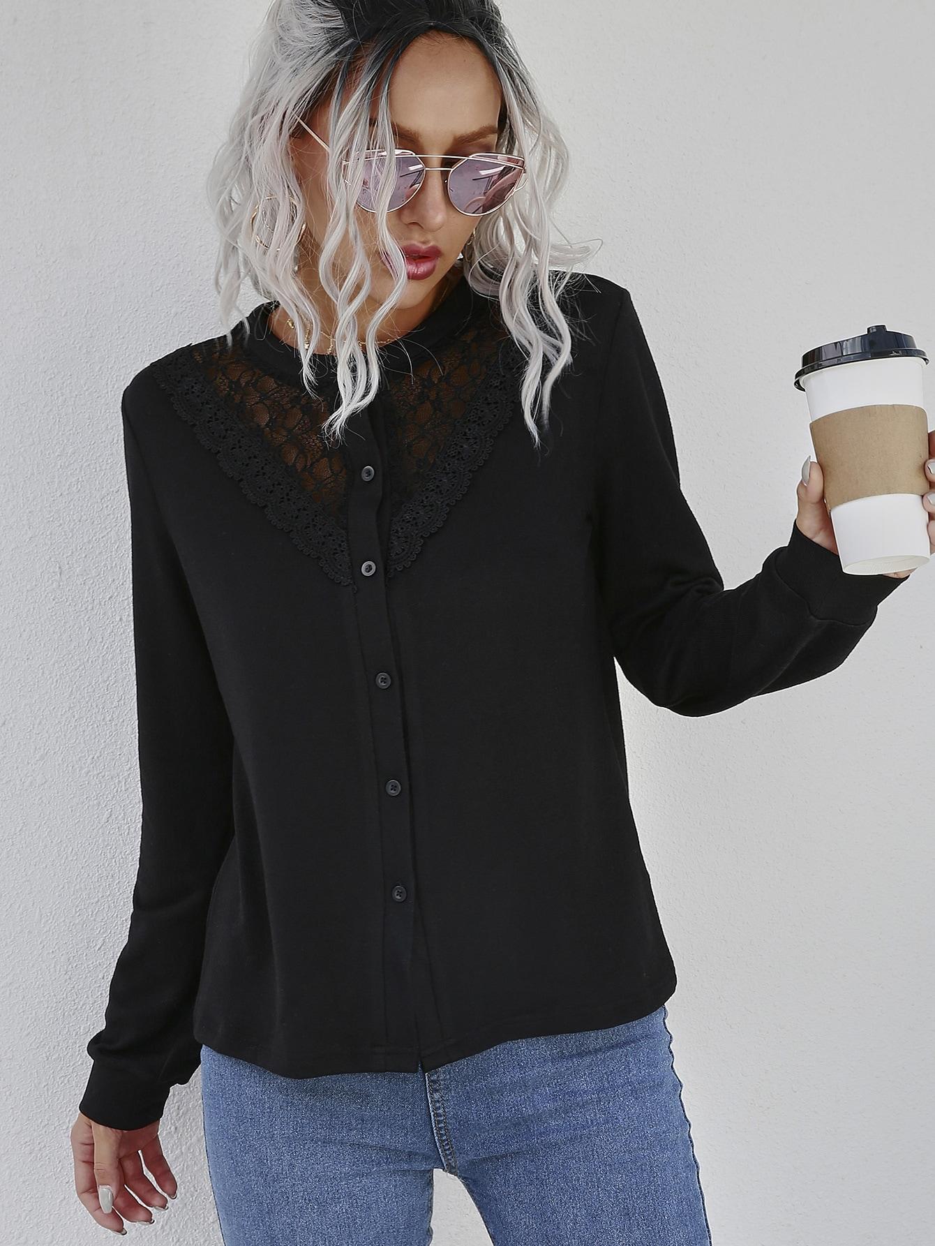 czarny sweter koronka