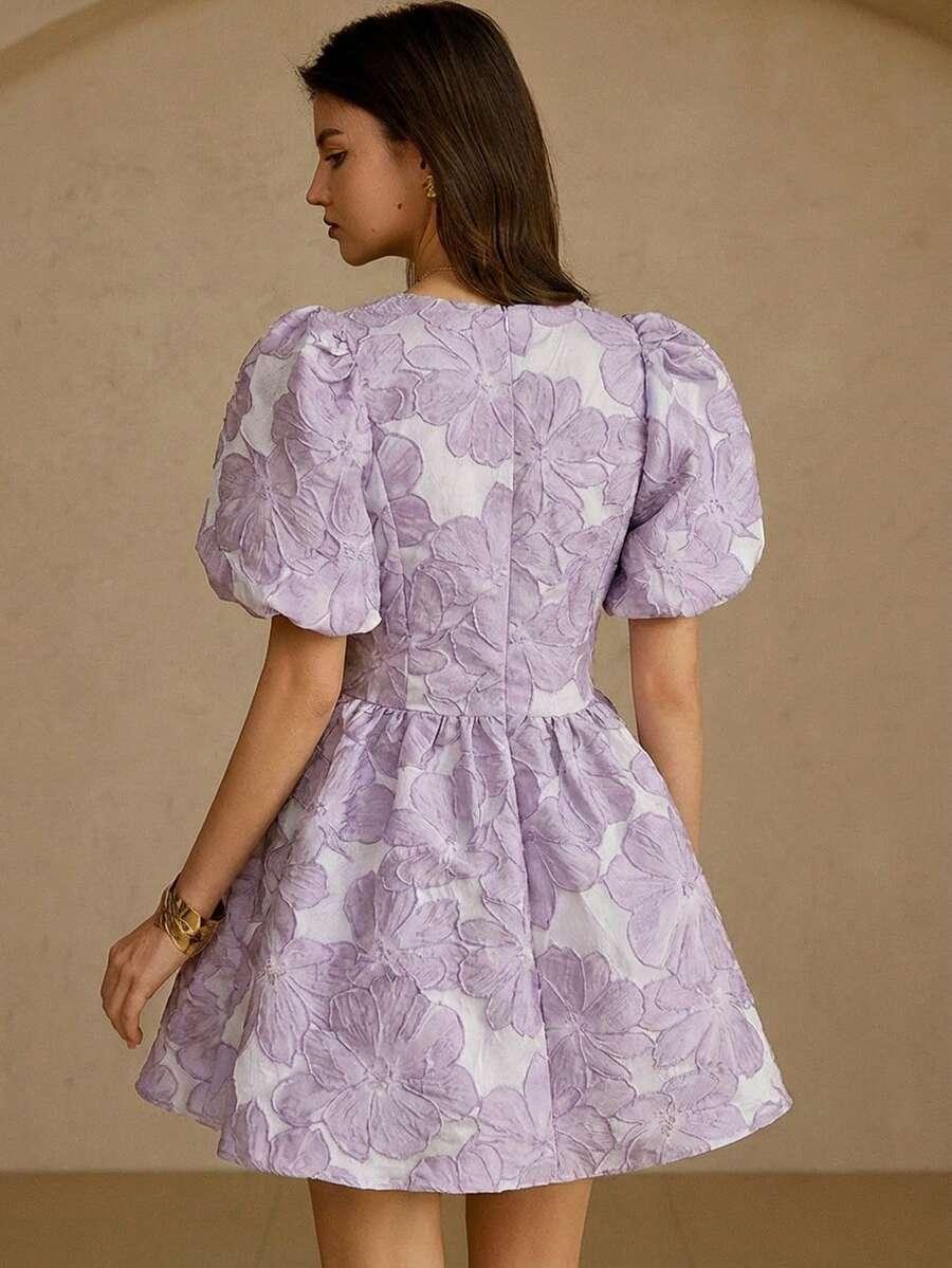 rozkloszowana sukienka bufki